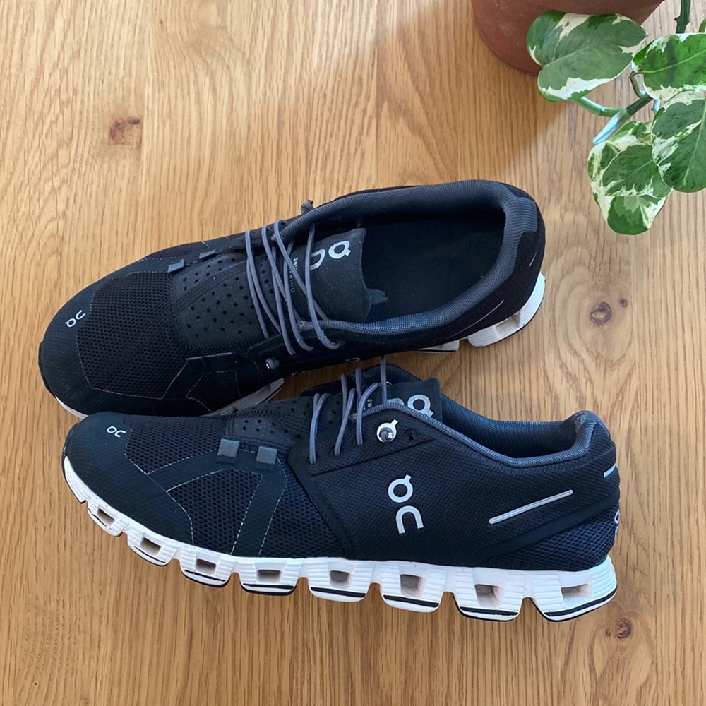 On Running Men's Black and White Cloudflow Athletic Shoes